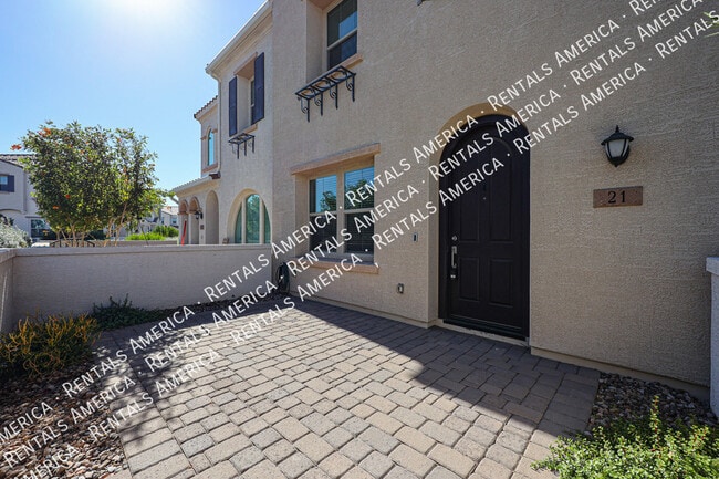 Building Photo - 4077 S Sabrina Dr