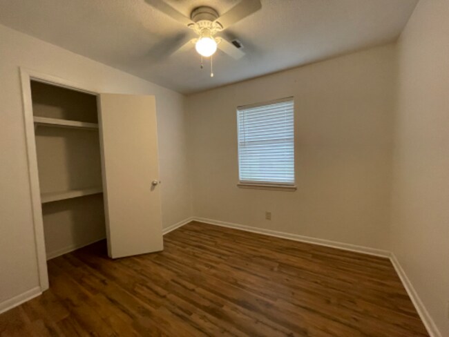Foto del edificio - 107 Woodland Ave
