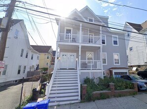 Building Photo - 39 Magnolia St