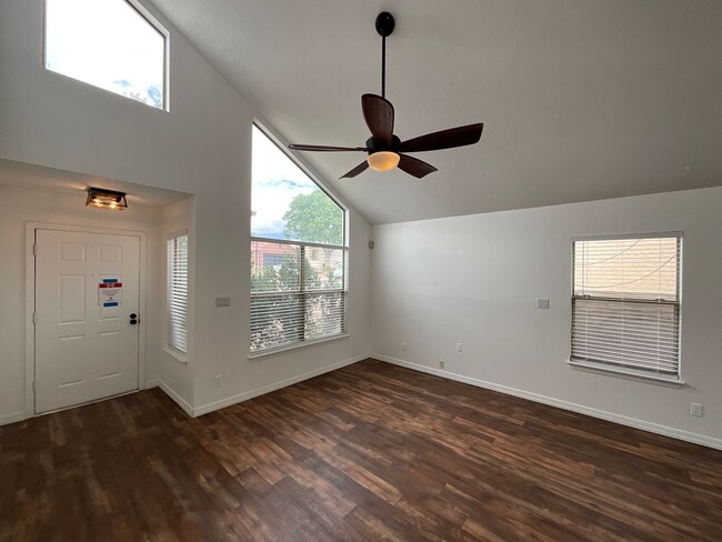 Foto del edificio - 3 Bedroom Home Available Near Academy Rd N...