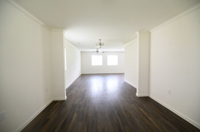 Foto del edificio - Like new construction 2 story home 4 bedro...