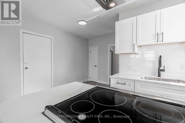 Building Photo - 215 Hamilton