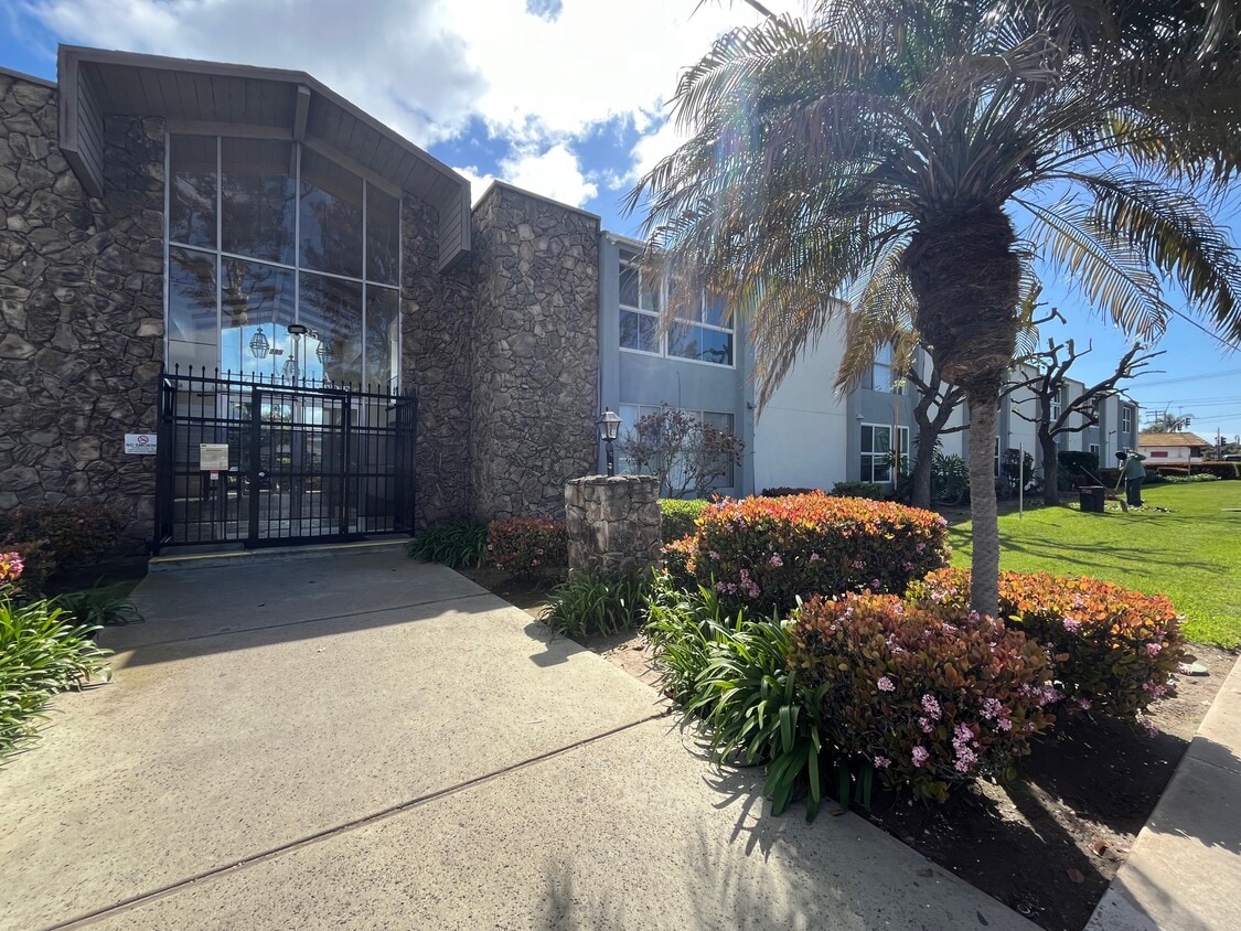 285 Moss St Unit 17, Chula Vista, CA 91911 Condo for Rent in Chula