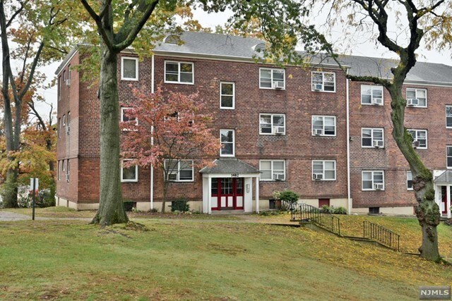 Primary Photo - 1482 Terrace
