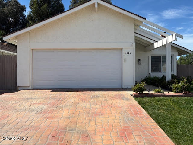 Foto del edificio - 4395 Butterfield Ln