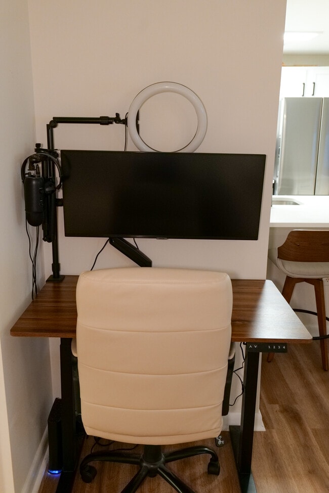 Foto del edificio - 350 G St SW