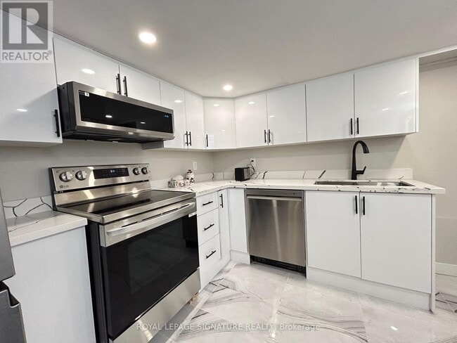 Building Photo - 42 Miramar Crescent