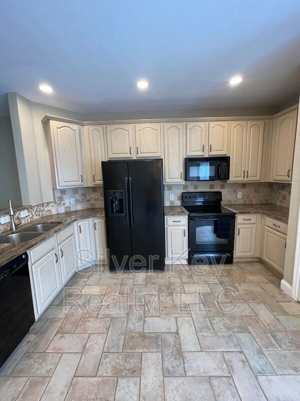 Foto del edificio - 415 Ashbury Cir