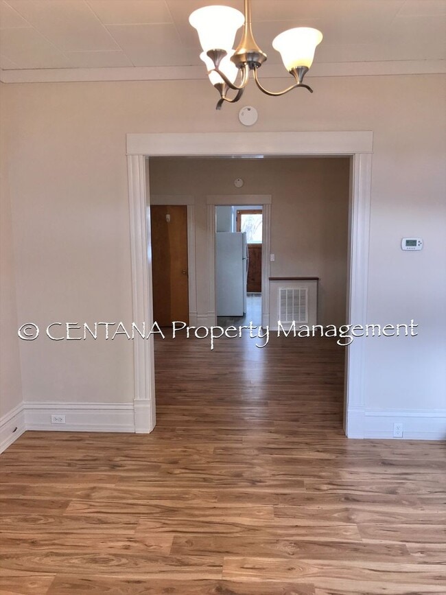 Building Photo - 731-733 Zarelda