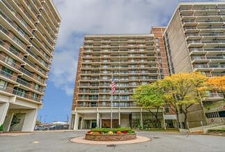 Building Photo - 152-18 Union Tpke