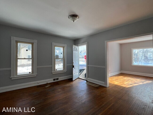 Building Photo - 4 br, 1 bath House - 32 Van Stallen St