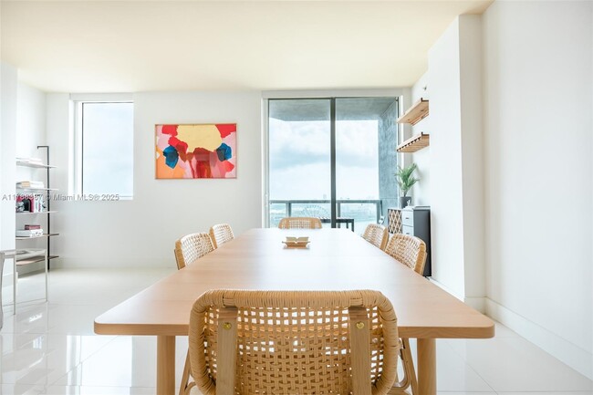 Foto del edificio - 244 Biscayne Blvd