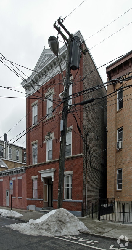 Building Photo - 507 26th St