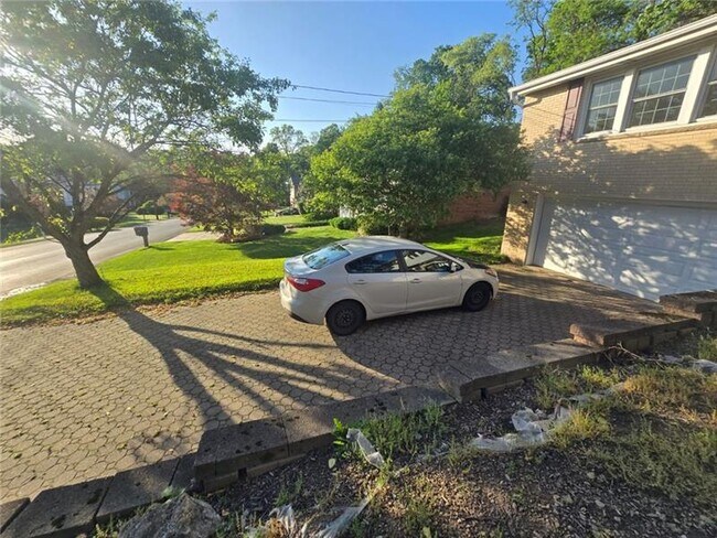 Building Photo - 104 Briar Crest Dr