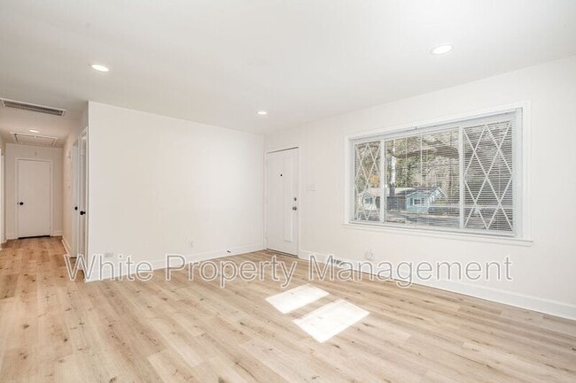 Foto del edificio - 7726 Wallace Ln