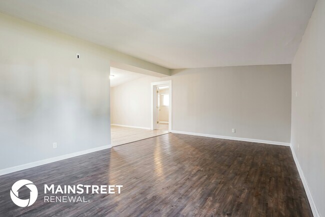 Foto del edificio - 6910 Woodhurst Dr
