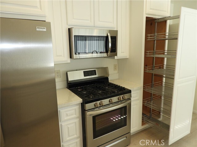 Building Photo - 1554 Las Lunas St