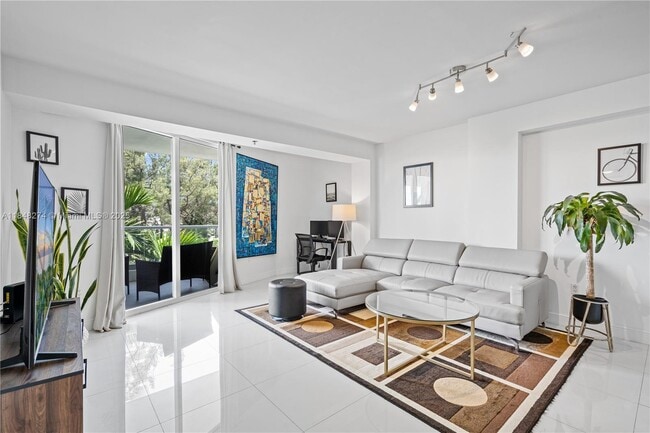Building Photo - 6362 Collins Ave