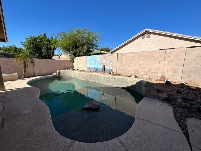 Foto del edificio - 3 BEDROOM IN GILBERT WITH PRIVATE POOL