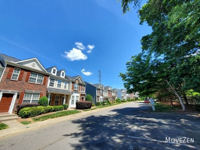 Building Photo - 4962 Kotlik Dr Charlotte NC 28269 Upgraded...