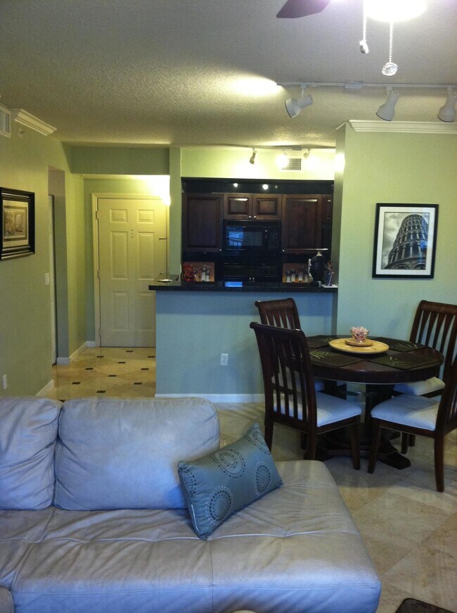 Building Photo - 580 S Sapodilla Ave