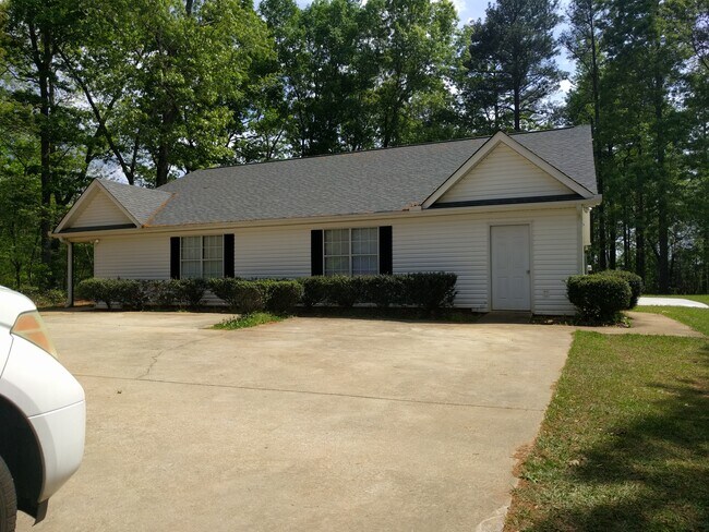 Building Photo - 6227 Dorsett Shoals Rd
