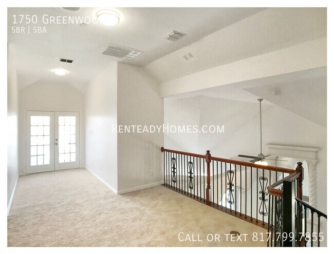 Building Photo - 1750 Greenwood Ct
