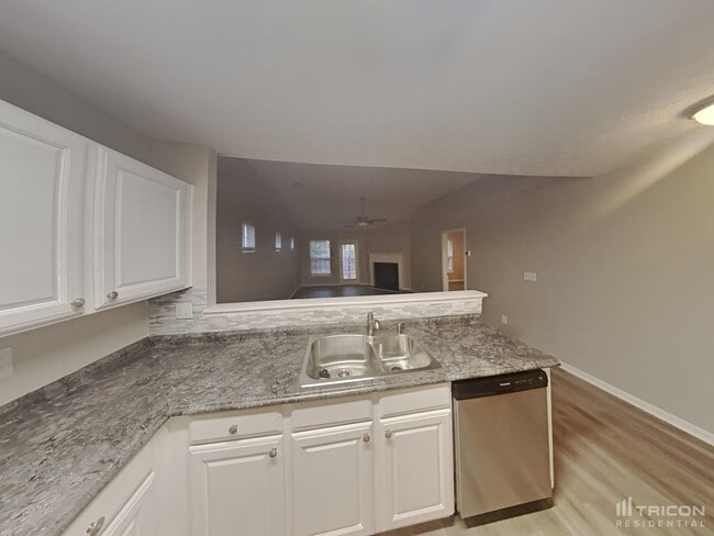 Building Photo - 433 Topaz Dr