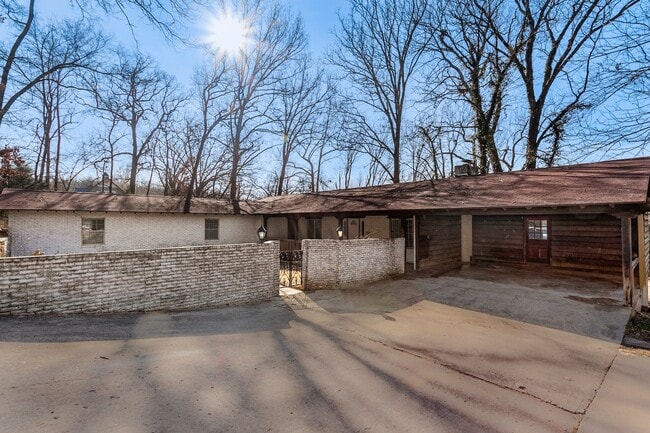 Building Photo - 1741 N Walnut Ave