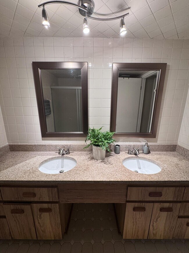 Building Photo - 108 Lacosta Ln