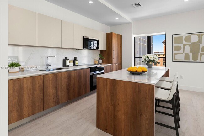 Foto del edificio - 701 Valencia Ave