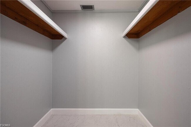 Foto del edificio - 2244 Winkler Ave