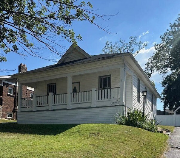 Foto principal - 8932 Tudor Ave