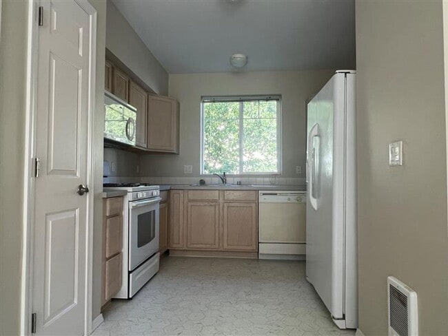 Building Photo - Beautiful 2 Bed 1.5 Bath Condo in Auburn