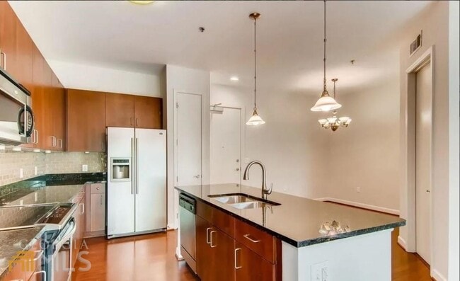Building Photo - 711 Cosmopolitan Dr NE