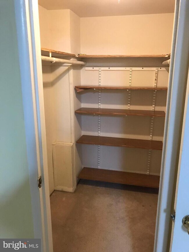 Foto del edificio - 7813 Enola St