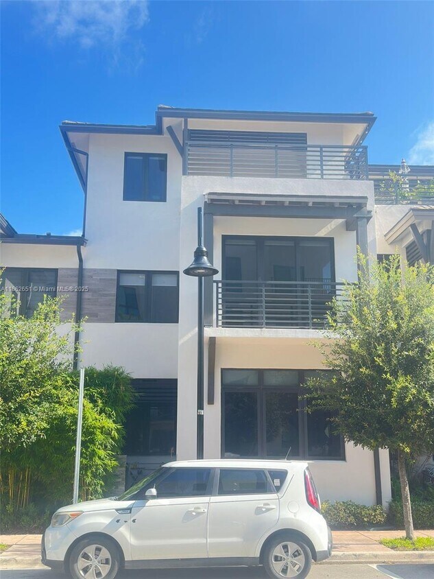 Foto principal - 8443 NW 47th St