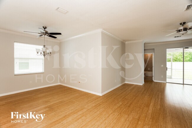 Foto del edificio - 5089 Grand Cypress Blvd