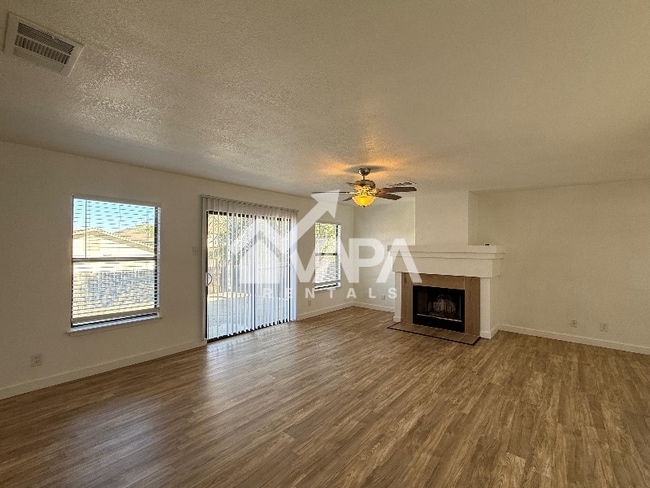 Foto del edificio - 7915 Oval Meadows