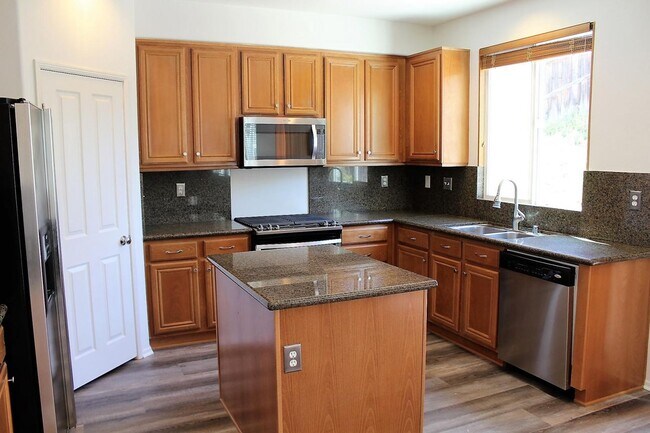 Foto del edificio - 3 Bed 3 Bath Menifee Home for rent