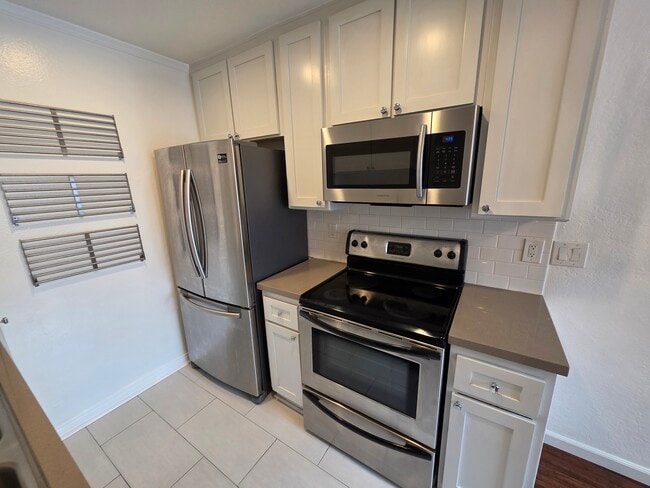 Foto del edificio - 1351 N Orange Dr