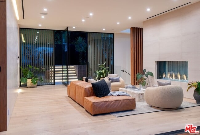 Foto del edificio - 3748 Berry Dr
