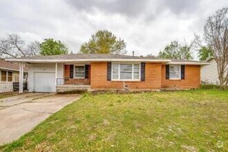 Building Photo - 4809 Lowell Ln