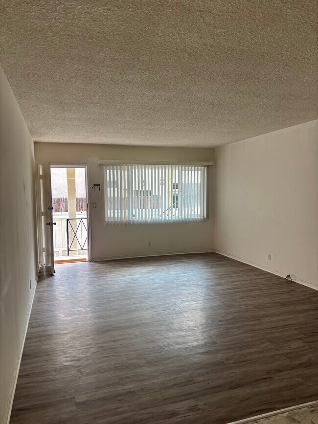 Foto del edificio - 11661 Ohio Ave