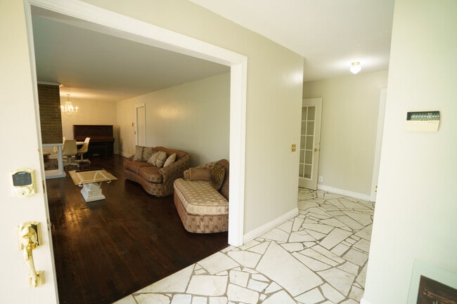 Main Entrance & Living Room - 3503 Geneva Cir