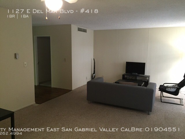 Building Photo - 1127 E Del Mar Blvd