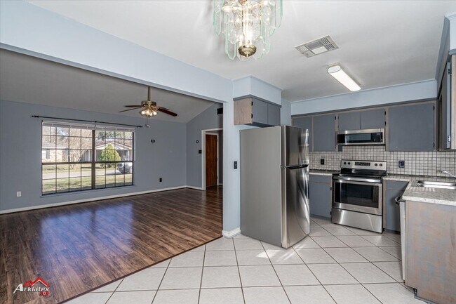 Foto del edificio - 4712 Longstreet Pl