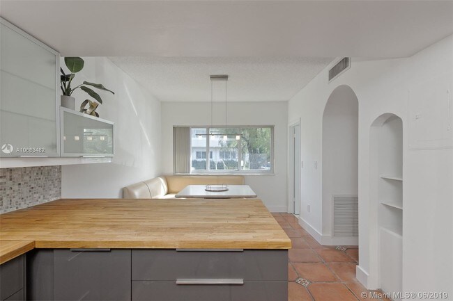 Building Photo - 1145 99th St