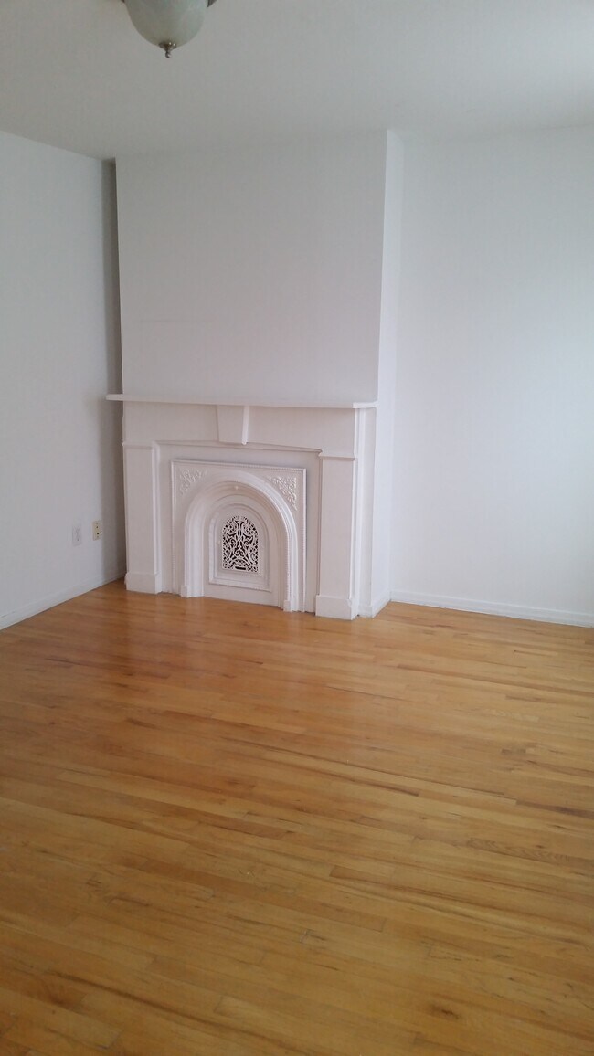 Building Photo - 272 3rd St