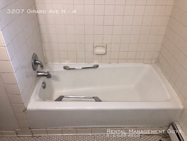 Building Photo - 2 Bedroom Apartment-Heat Paid